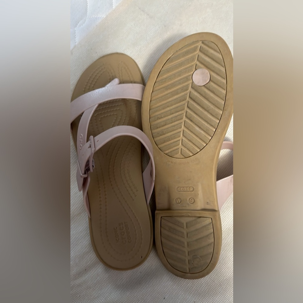 Light pink women’s Crocs